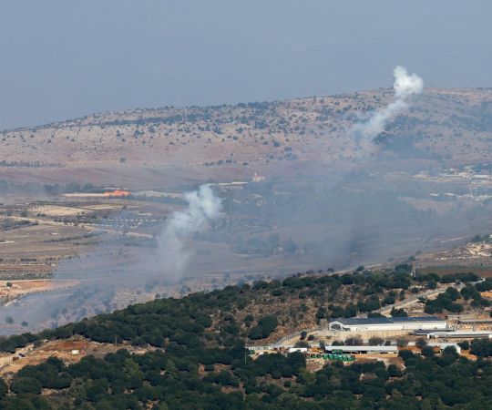 تصاعد الدخان في جنوب لبنان: غارات إسرائيلية تسفر عن قتلى وجرحى وتوترات متصاعدة على الحدود